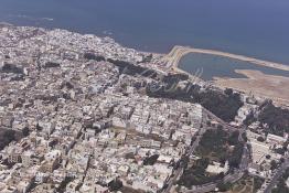 Image du Maroc Professionnelle de  Vue aérienne d'Asilah, ville du nord du Maroc sur l'océan Atlantique à 40 km au sud de Tanger, Vendredi 9 Août 2002.  (Photo / Abdeljalil Bounhar)



 